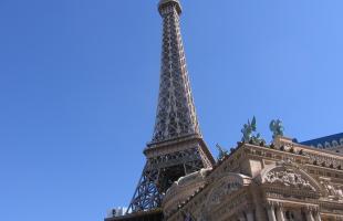 Az Eiffel-torony itt is legalbb akkora, hogy ne frjen bele a kpbe